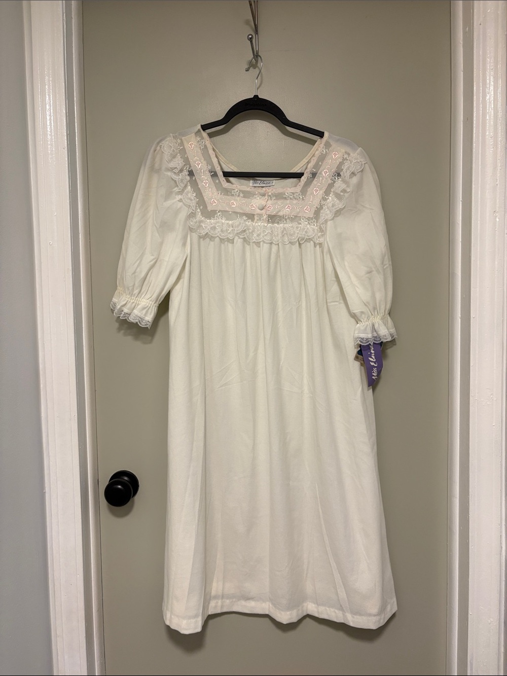 Vintage NWT Miss Elaine night gown. Size M